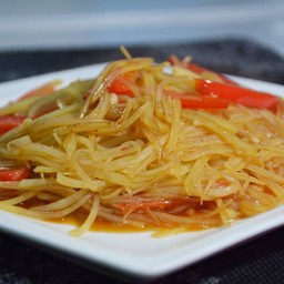 มันฝรั่งผัดซอสเปรี้ยว醋溜土豆丝