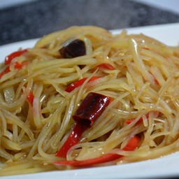 มันฝรั่งผัดสามรส酸辣土豆丝