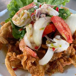 ยำทะเลเห็ดทอด