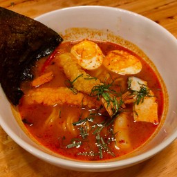 ต้มยำมันกุ้งกุ้งเทมปุระราเม็ง