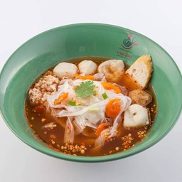 เส้นใหญ่ต้มยำหมูสับมะนาว