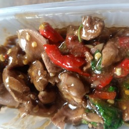 กะเพราเครื่องในไก่(ราดข้าว)