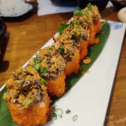 Crispy salmon skin roll