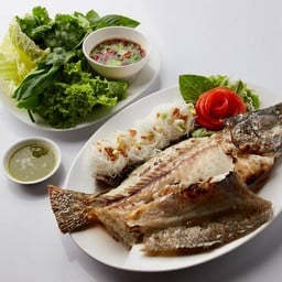 เมี่ยงปลาเผา (ใช้ปลาเป็นๆว่ายน้ำ)