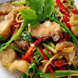 ปลาช่อนผัดคึ่นช่าย