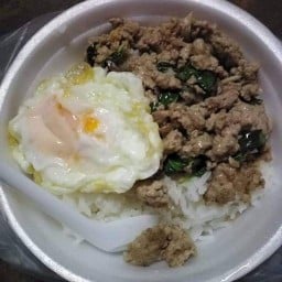 น้องไทตั้น กระเพรา 29 บาท สาขา 1 รามคำแหง 39