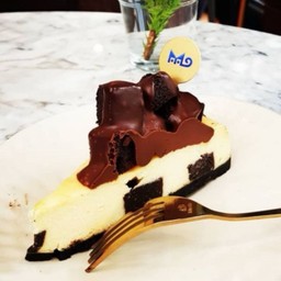 BROWNIE CHEESECAKE