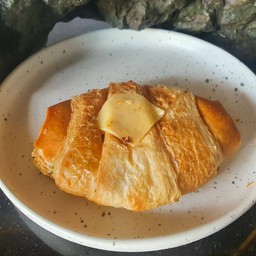 ครัวซองแฮมชีส