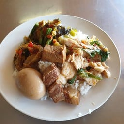 กินแกง "อาหารไทย รสดั่งเดิม" ก่อนถึงบุญถาวร