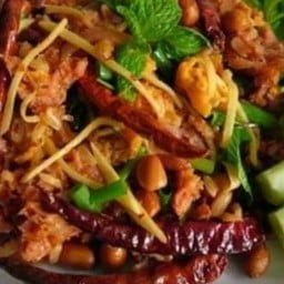 ยำแหนมข้าวทอด