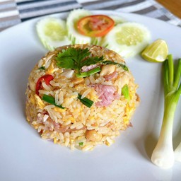 ข้าวผัดแหนมทรงเครือง