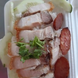 ข้าวหมูกรอบ