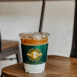 ไวท์ช็อกโกแลตลาเต้ (Bái qiǎokèlì ná tiě)