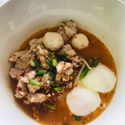 ก๋วยเตี๋ยวต้มยำพิเศษ ใส่ไข่