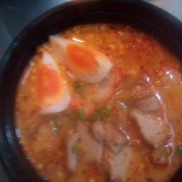 ก๋วยเตี๋ยวหมูเด้งต้มยำนมสด