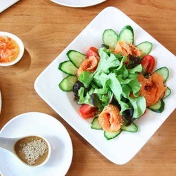 สลัดแซลมอนรมควัน