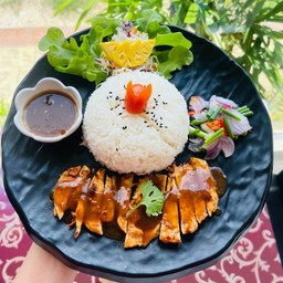 ข้าวสเต็กไก่ย่างน้ำจิ้มแจ่วมะขามอร่อยกลมกล่อม