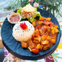 ข้าวหน้าผัดปลาซอสเปรี้ยวหวานรสเด็ด