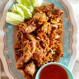 ไส้อ่อนทอดกระเทียมพริกไทย