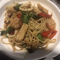 สปาเก็ตตี้ซอสกระเพราทะเล