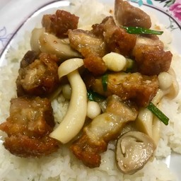 ข้าวราดผัดน้ำมันหอย