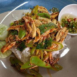 ข้าวผัดพริกแกงไก่