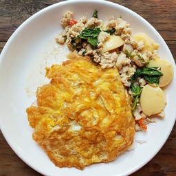 ข้าว กะเพราเต้าหู้ไก่สับ