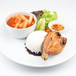 แกงส้มไหลบัวปลากระบอกทอด