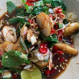 ยำไข่ปลาหมึกย่าง
