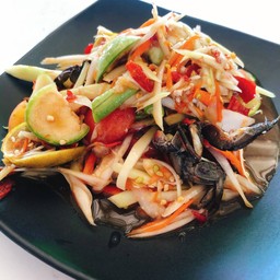 ตำปูปลาร้า papaya salad with fermented fish sauce &crab