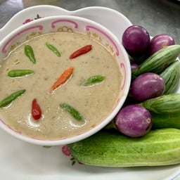 ปลาล้าหลนพร้อมผักสด