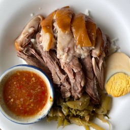 ข้าวขาหมูตุ๋นน้ำมะพร้าว