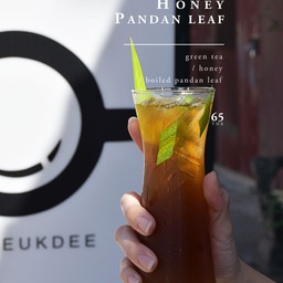 ชาเขียวน้ำผึ้งใบเตย