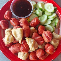 ลูกชิ้นทอดเจ๊เหว๋อ