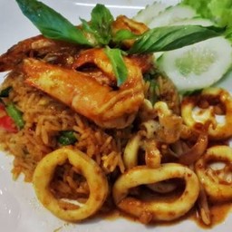 ข้าวผัดพริกแกงทะเล คลุกข้าว