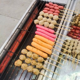 ลูกชิ้นย่างร้อนๆ