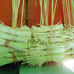 เบคอนพันเห็ดเข็มทอง