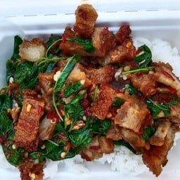 กะเพราหมูกรอบ