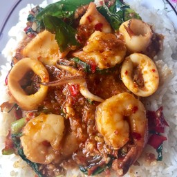 ข้าวราดผัดพริกแกง