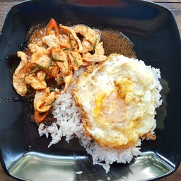 ข้าว อกไก่ผัดพริกแกง