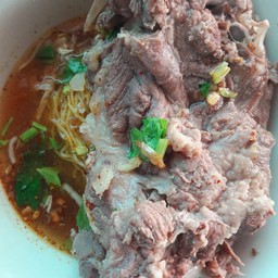 ขลุกขลิกกระดูกหมู
