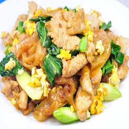 เส้นใหญ่ผัดซีอิ๊ว