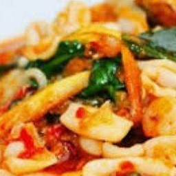 พริกแกงรวมมิตรราดข้าว