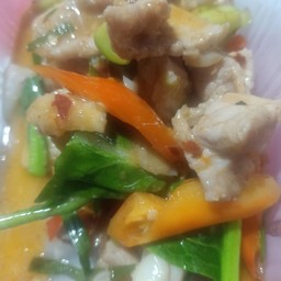 ผัดพริกเผาหมูหรือไก่(ราดข้าว)