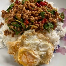 ข้าวพัดกระเพราหมู