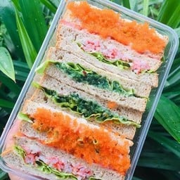 แซนวิสใส้ทะลัก&สลัดโรล