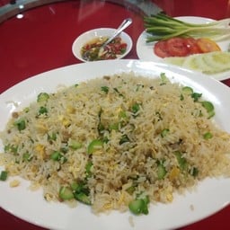 ข้าวผัดคะน้าปลาเค็ม