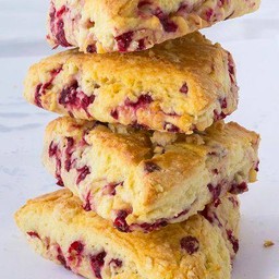 White Chocolate Cranberry Scone สโคน ไวท์ช๊อคโกแลตแครนเบอร์รี่