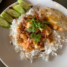 ข้าวกุ้งทอดกระเทียมพริกไท