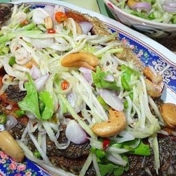 ปลากระพงยำมะม่วง